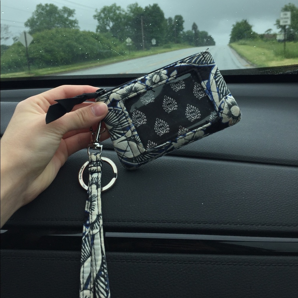 Vera Bradley Zip ID Case!!! Includes land yard!!